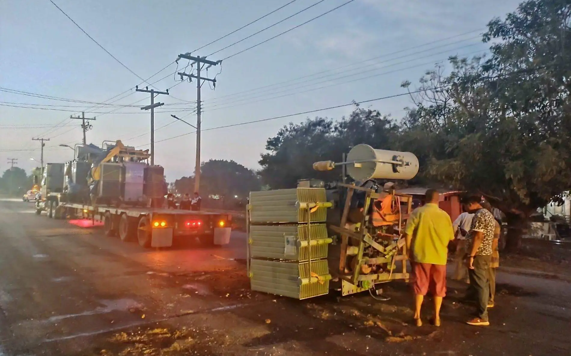 Se le cae transformador a un tractocamión en la colonia Morelos de Tampico Mario Cruces (6)